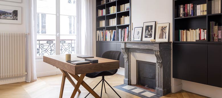 Relooking et décoration d'intérieur d'un bureau design dans un appartement ancien à Nîmes