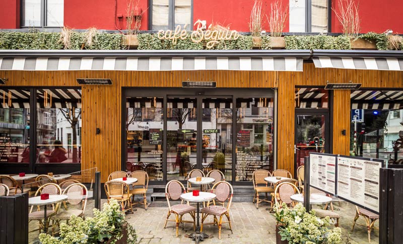 Rénovation d'un café par un architecte spécialiste de l'architecture commerciale à Nîmes