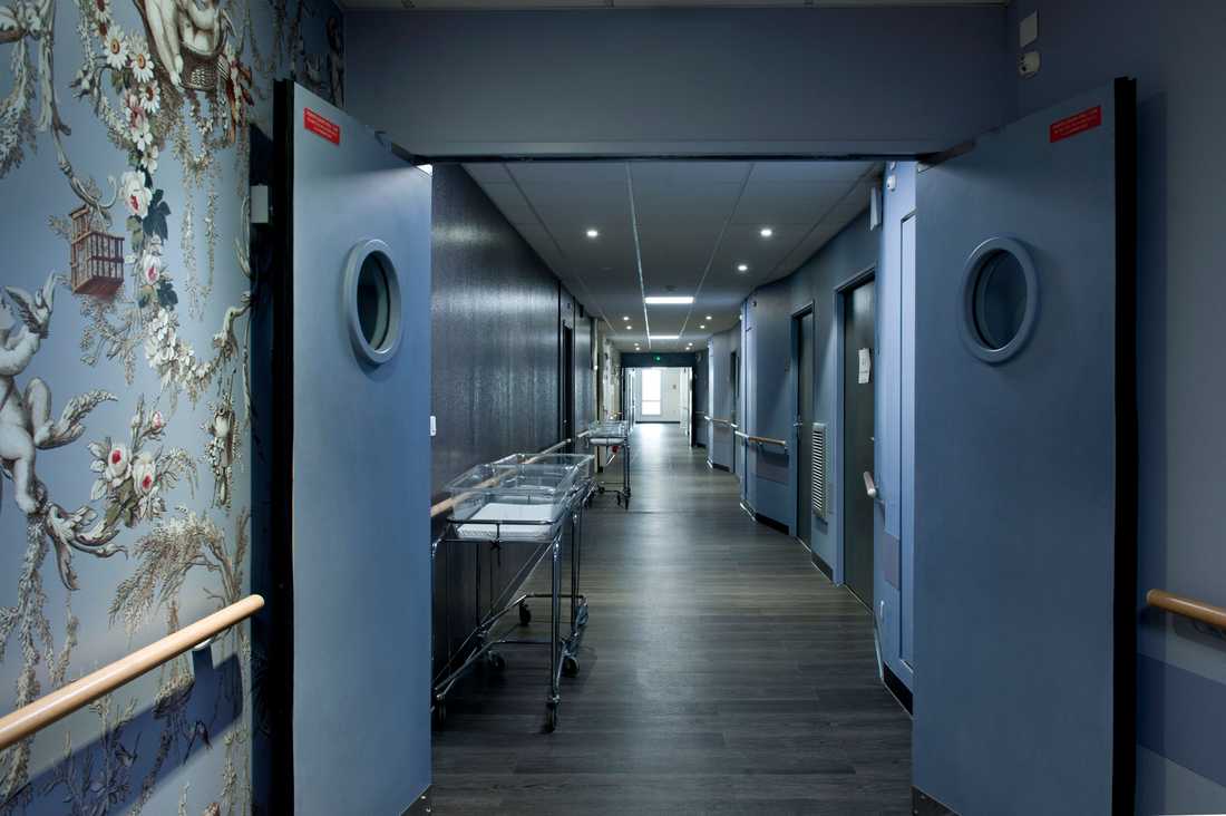 Rénovation des couloirs d'une clinique-maternité à Nîmes