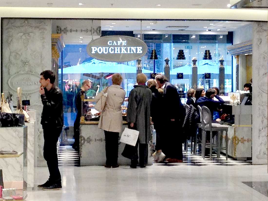 Aménagement d'un café par un architecte spécialiste de l'architecture commerciale à Nîmes