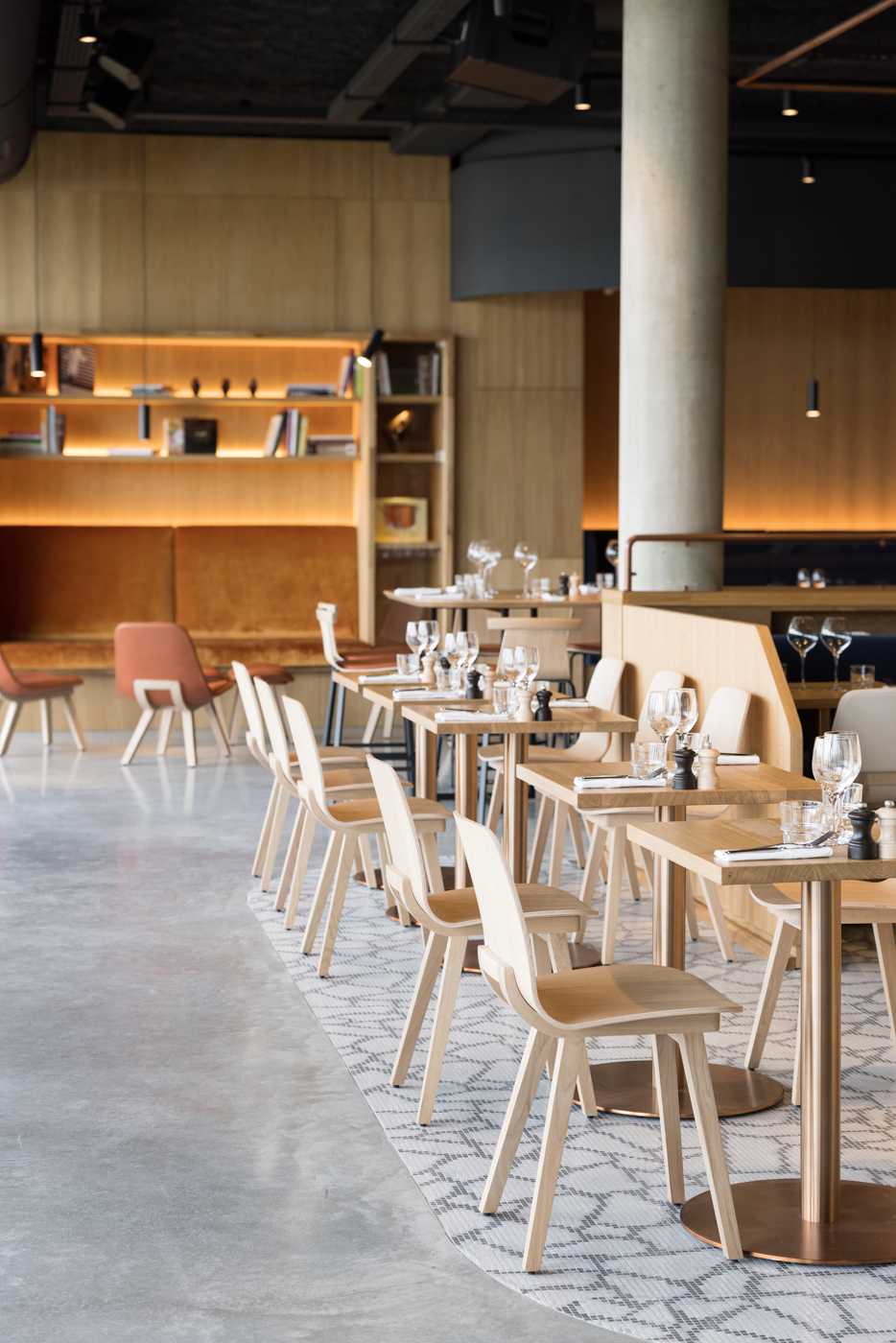 Décoration intérieur d'un restaurant à Nîmes