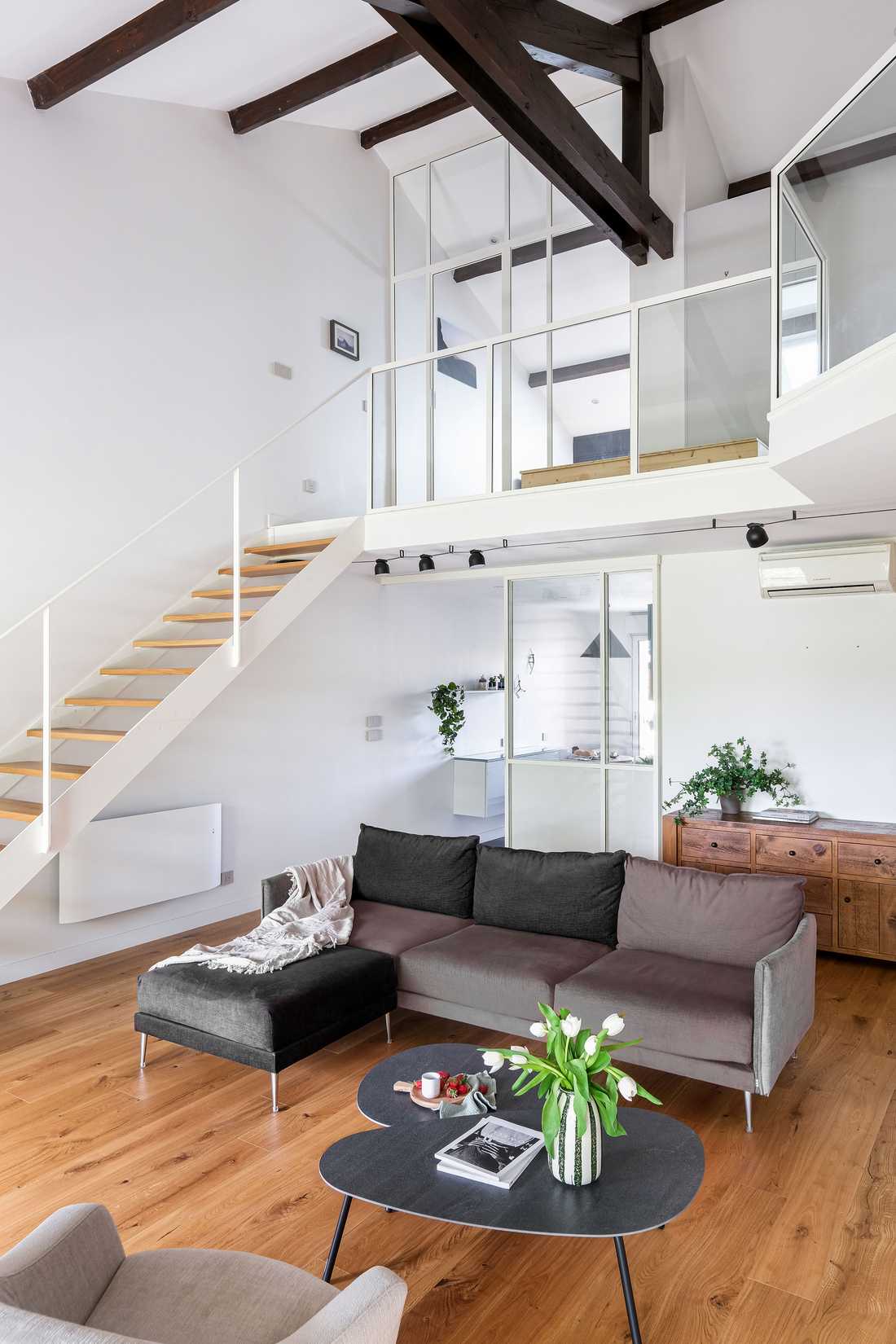Un architecte réalise une maison contemporaine avec structure poteaux-poutres dans le Gard