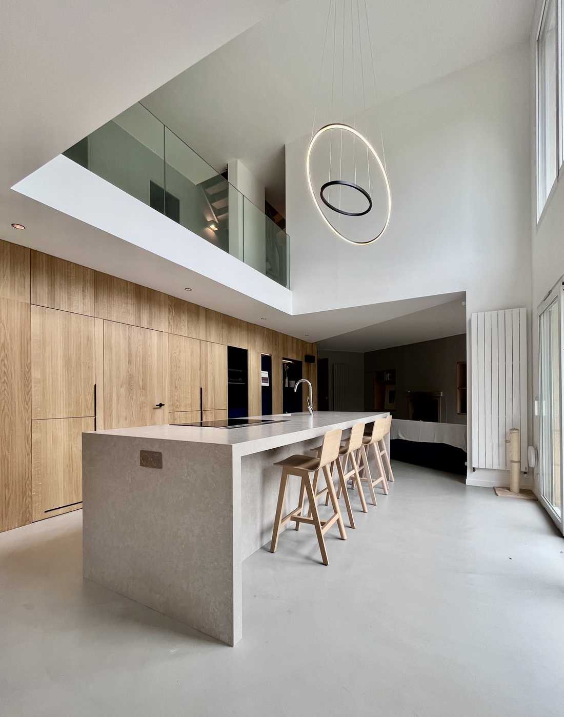 Maison contemporaine avec hauteur sous plafond aménagé par un architecte à Nîmes