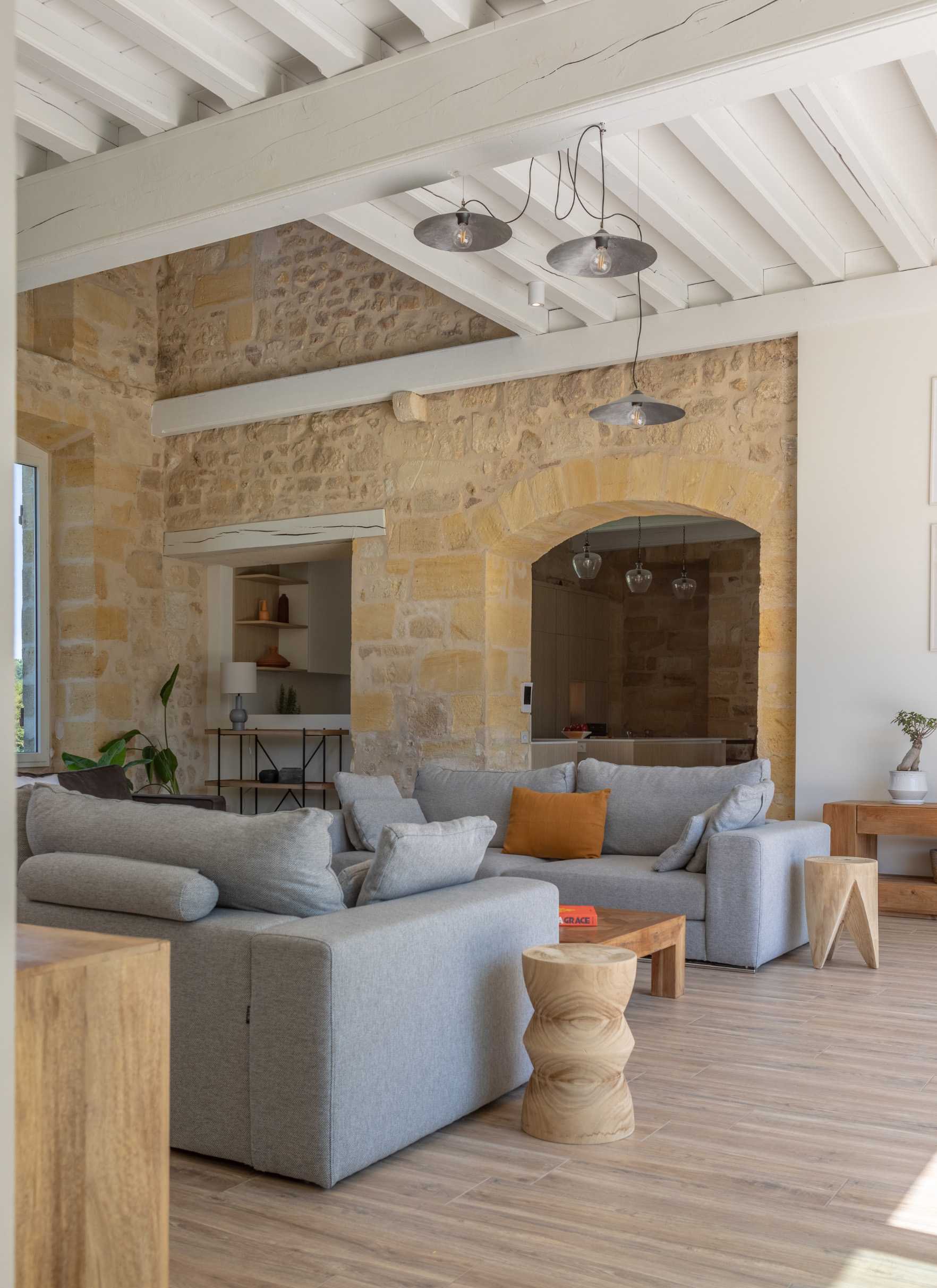 Rénovation d'une maison en pierre par un architecte d'intérieur à Nîmes