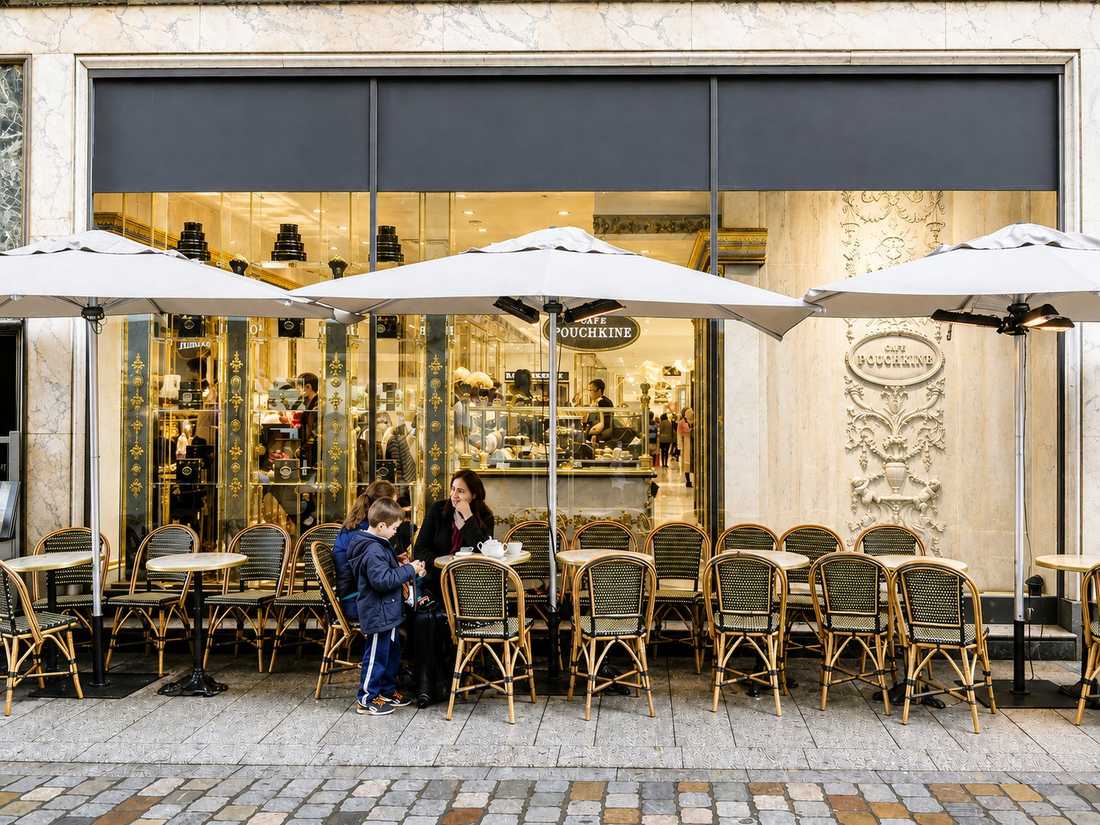 Aménagement d'un café par un architecte spécialiste de l'architecture commerciale à Nîmes