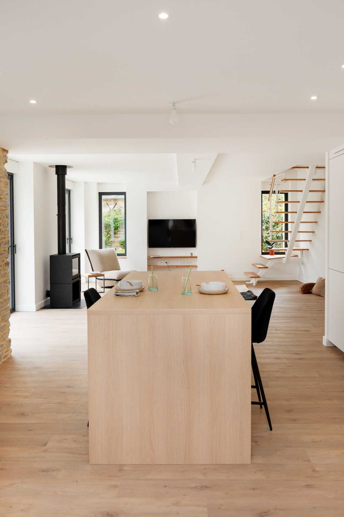 Ilot dans la cuisine après les travaux de rénovation