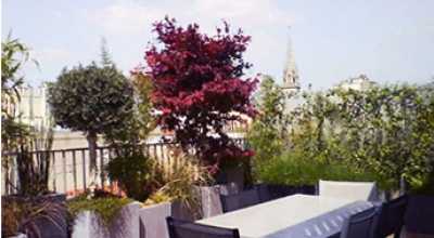 Aménagement paysager d'une terrasse avec vue à Nîmes