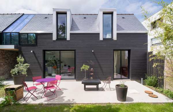 Maison mitoyenne au style contemporain réalisée par un architecte d'intérieur à Nîmes