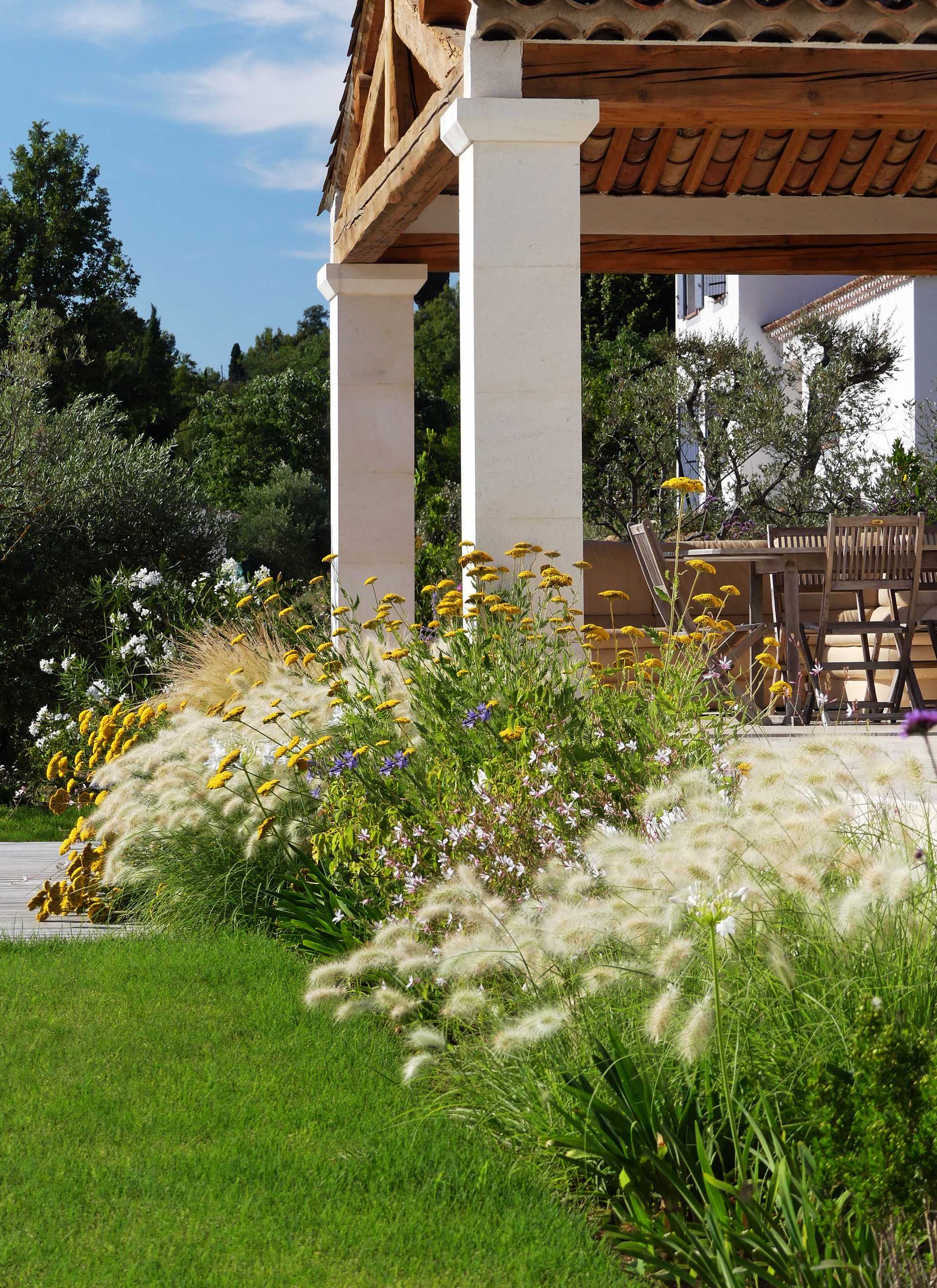 Creation of the terrace of an apartment by a landscape gardener dans le Gard