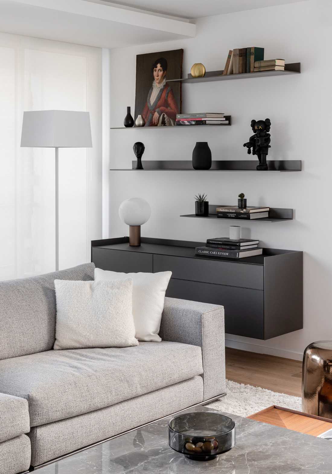 Canapé Minotti dans le salon d'un appartement rénové par un architecte d'intérieur dans le Gard