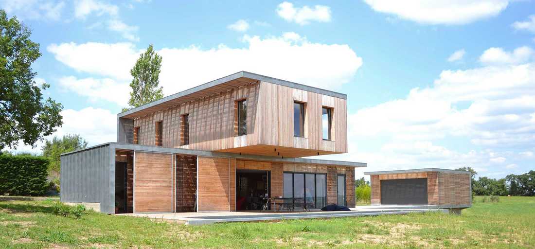 Maison contemporaine écologique en bois et béton dans le Gard