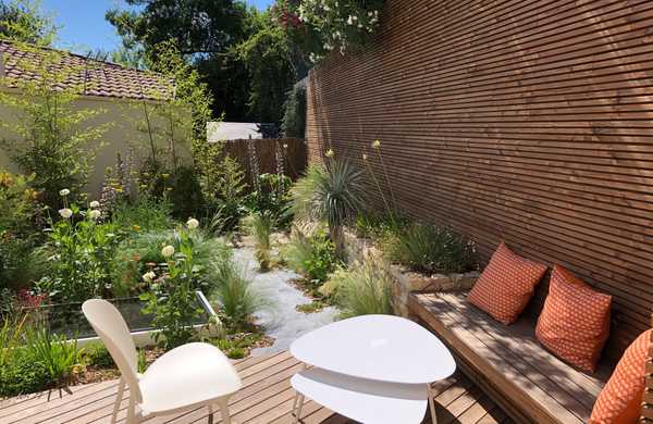 Créer une oasis de verdure dans un lotissement avec un jardin de 200m² à Nîmes