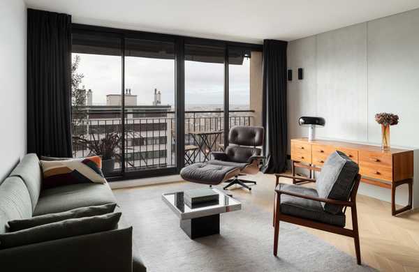 Un architecte d'intérieur modernise un appartement des années 60 à Nîmes.