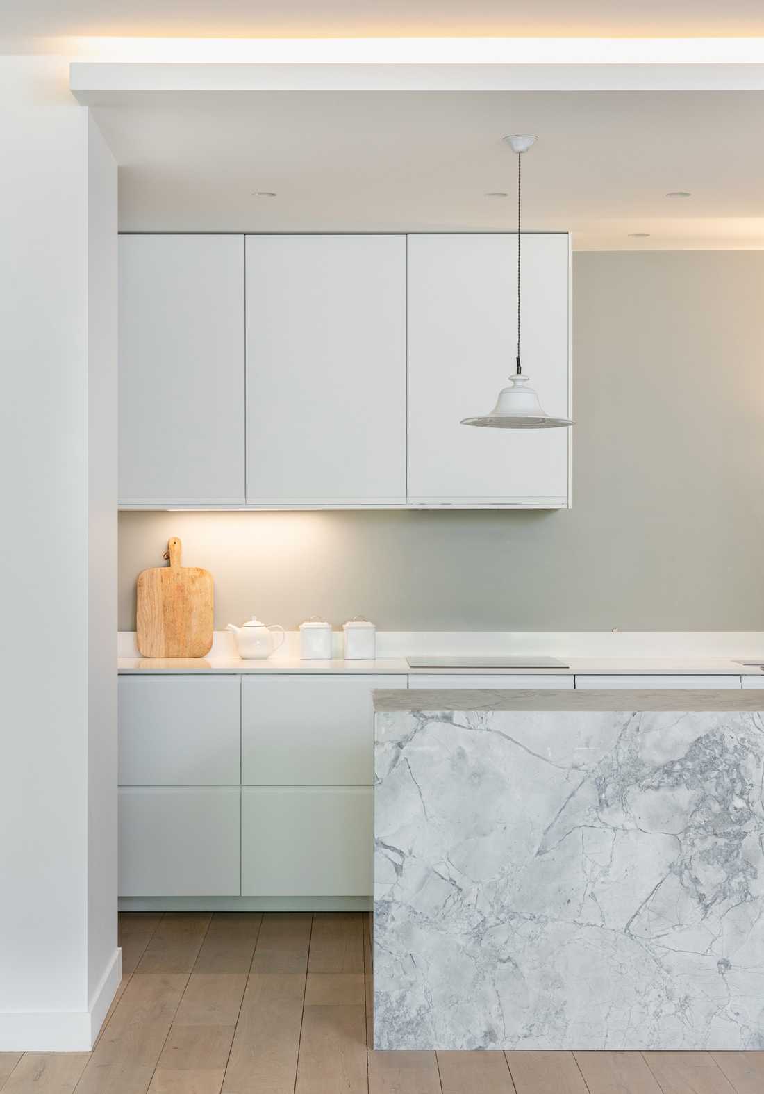 Aménagement de la cuisine d'un appartement neuf par un architecte d'intérieur à Nîmes