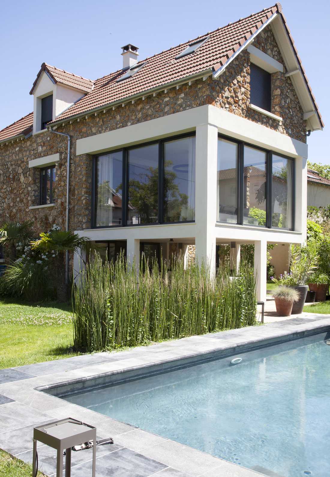Extension d'une meulière construite par un architecte dans le Gard 