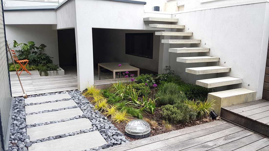 Jardin contemporain aménagé par un jardinier paysagiste à Nîmes