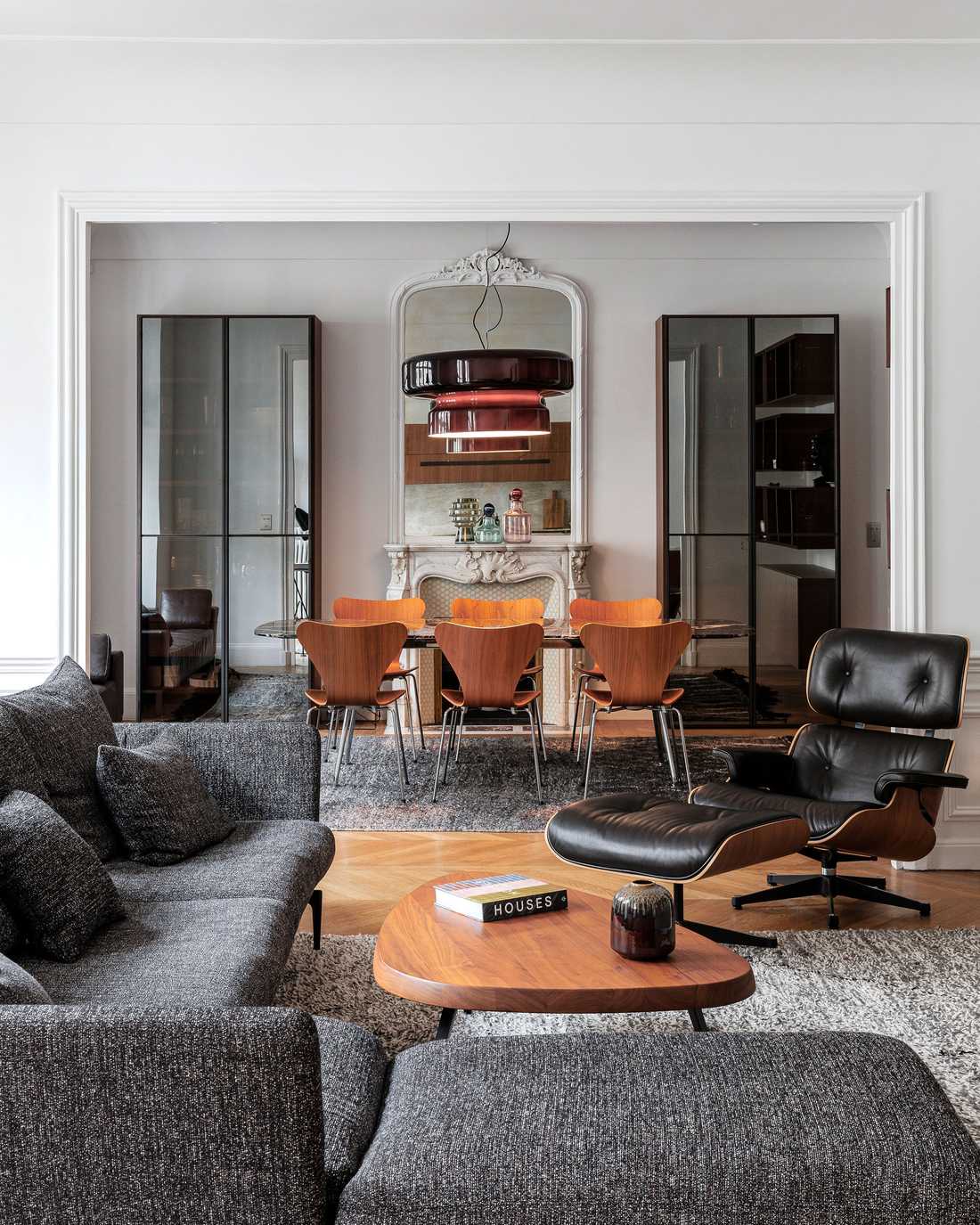 Décoration intérieure d'un appartement à Nîmes avec mobilier et luminaire design