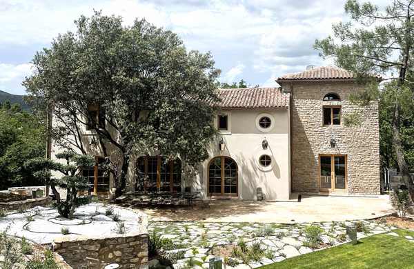 Réhabilitation d'une maison inachevée dans les Cévennes