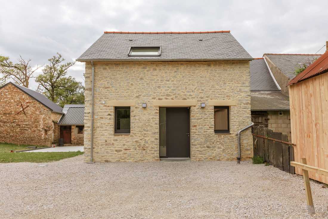 Rénovation de la dépendance d'une maison en pierre en Bretagne