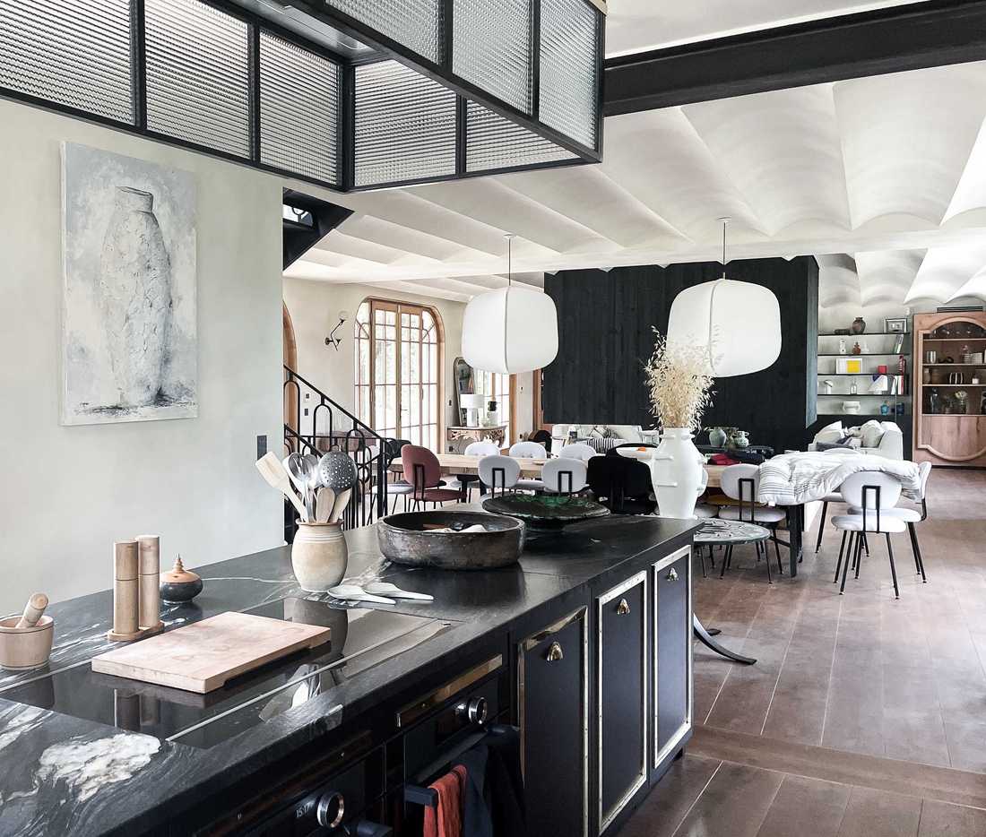 Cuisine d'une maison dans les Cévennes aménagée par un architecte d'intérieur