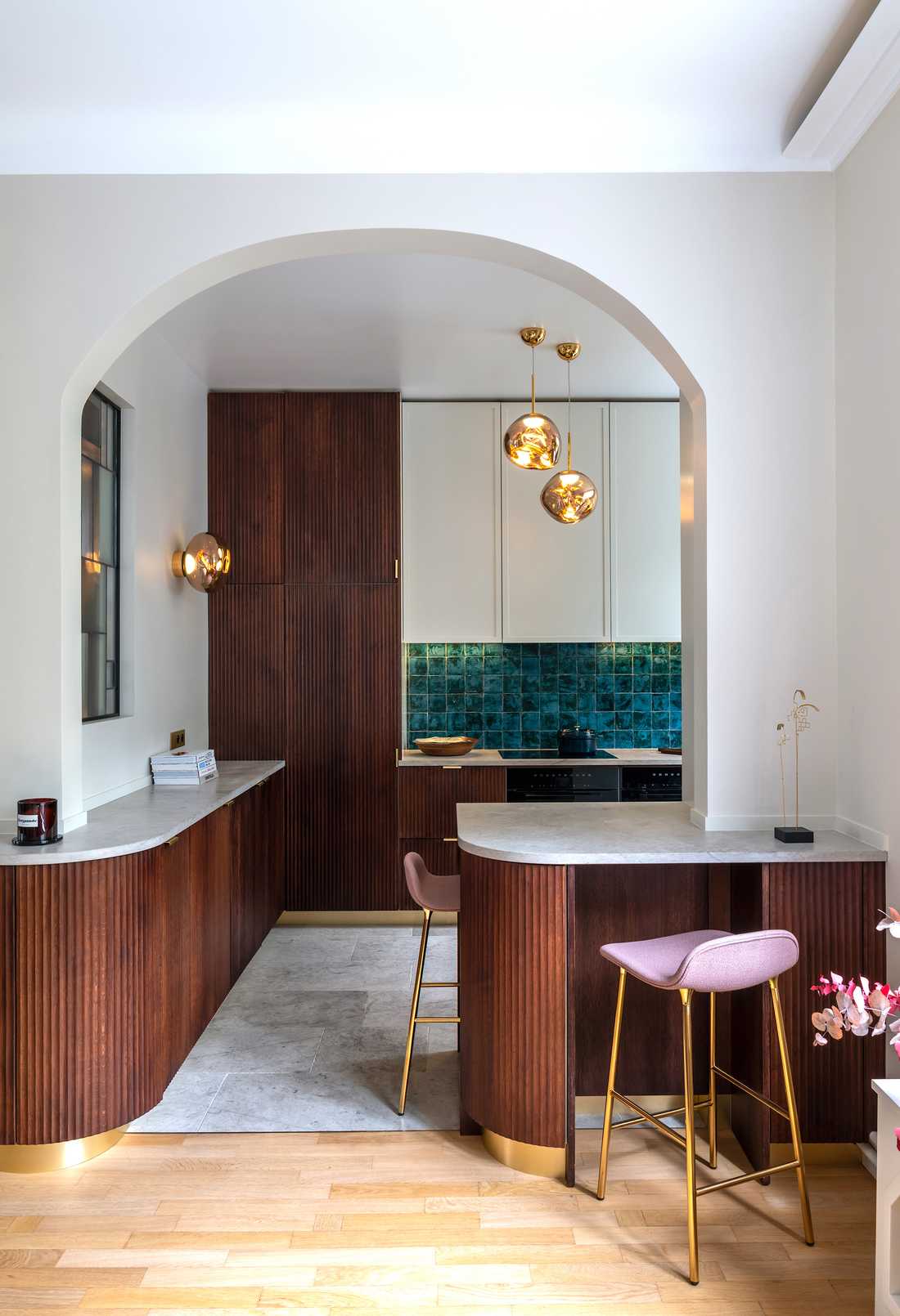 Cuisine semi-ouverte aménagée par un architecte d'intérieur à Nîmes
