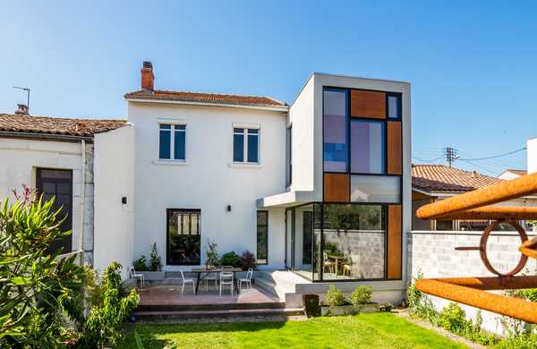 Conception et réalisation d'une extension dans une maison de ville par un architecte à Nîmes