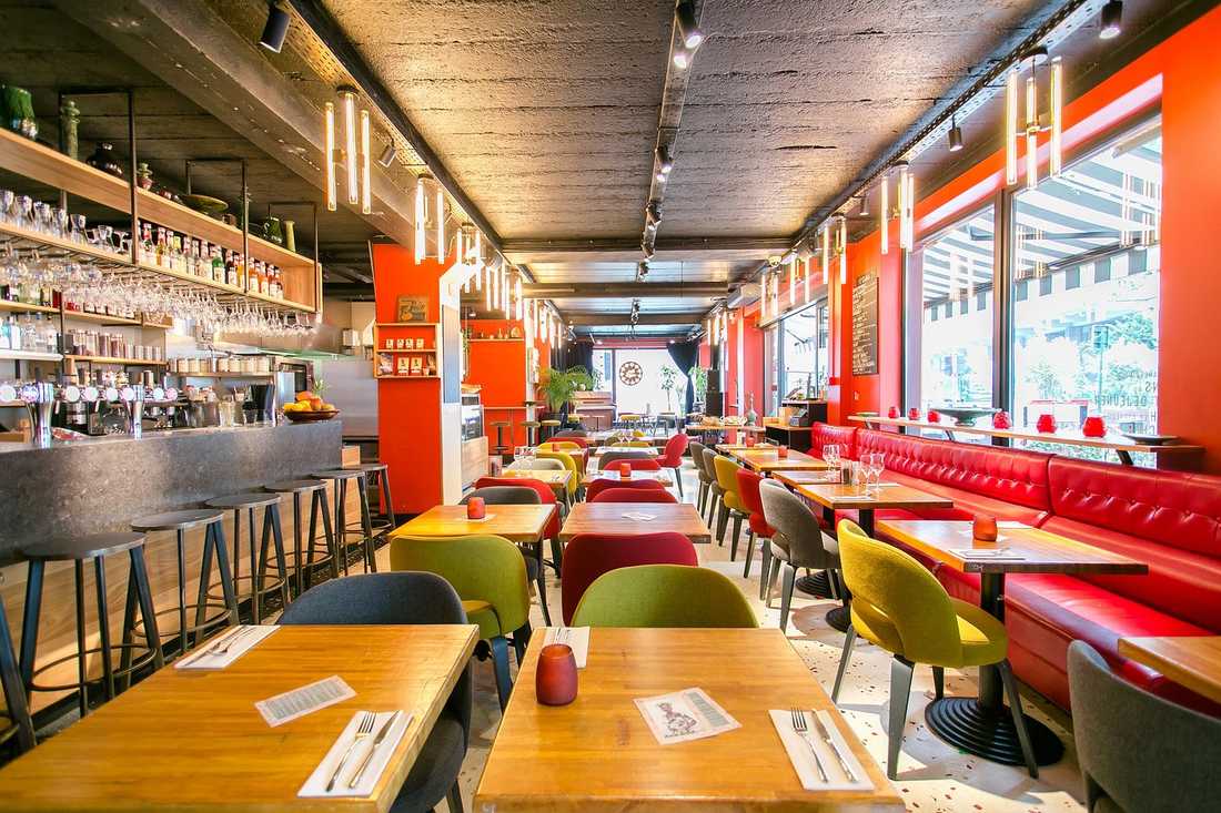 Rénovation de l'intérieur du café par un architecte d'intérieur
