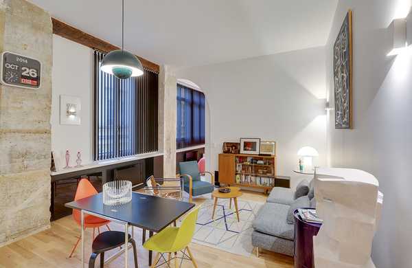Ce studio type loft est transformé en appartement 3 pièce par un architecte à Nîmes