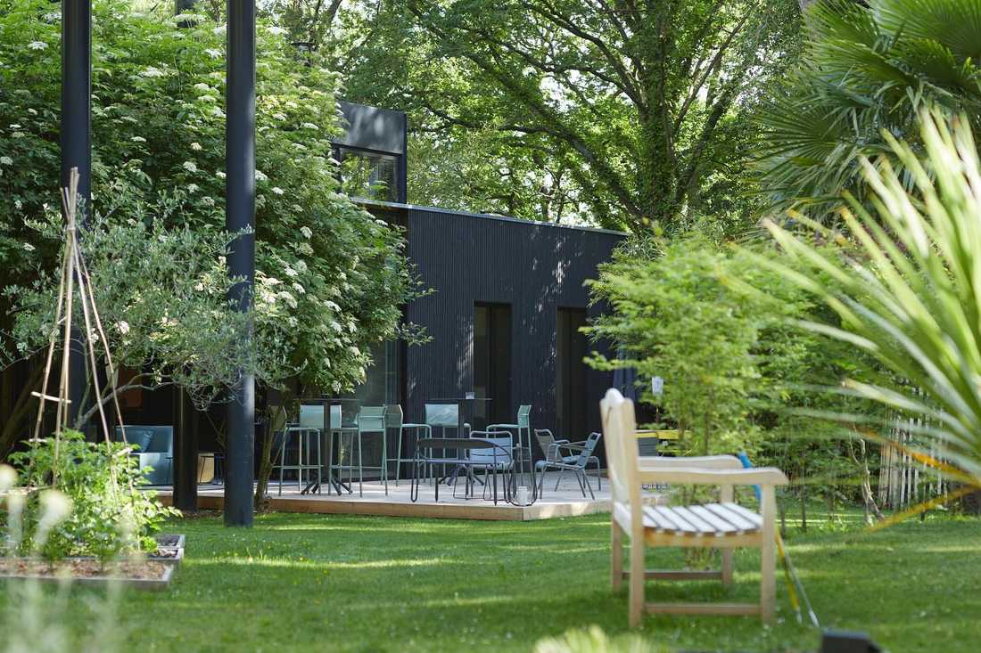 Construction d'un hôtel en pleine nature par un architecte à Nîmes