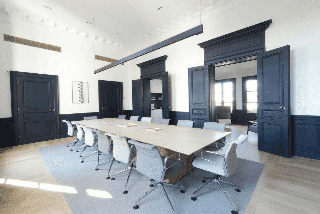 Interior design of a meeting room of a company in Nîmes