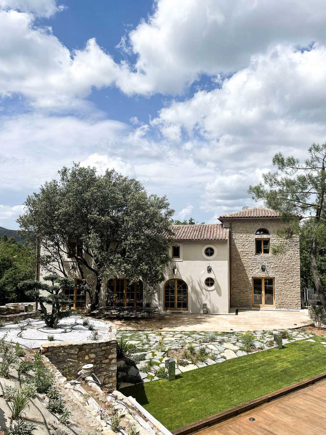 Maison inachevée terminée par un architecte dans les Cévennes