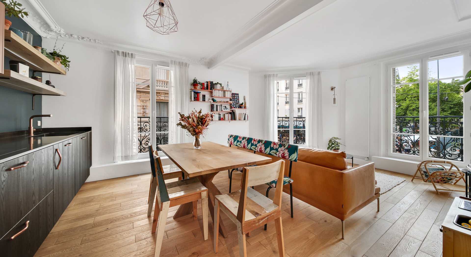 Relooking d'intérieur d'un appartement haussmannien à Nîmes par un décorateur