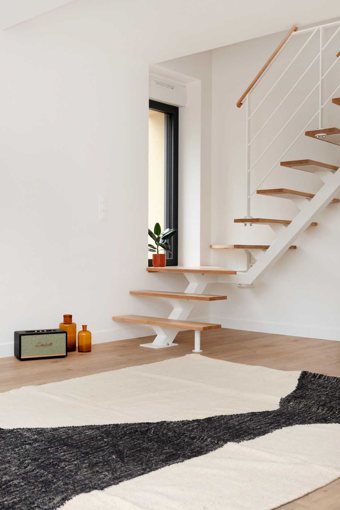 Escalier contemporaine dans une maison bretonne ancienne